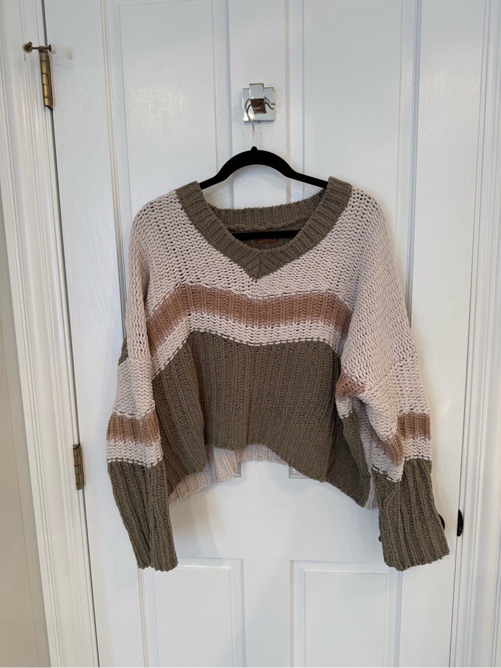 POL Chunky V-Neck Colorblock Women's Sweater - Taupe & Cream